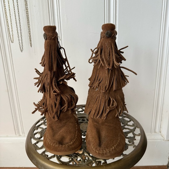 Minnetonka 3 Layer Brown Fringe Suede Moccasin Boots - Picture 2 of 7